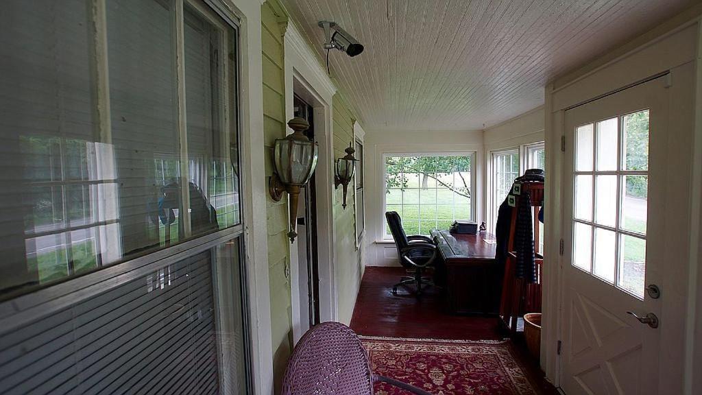 On 1 Acre 4 Beds Great For Events Or A Quiet Weekend!